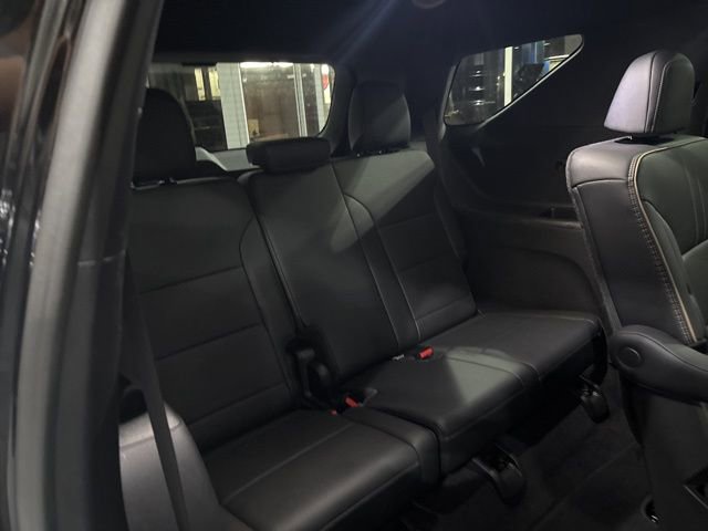Used 2025 Chevrolet Traverse High Country w/ LPO, Floor Liner Package AWD/4WD image 33