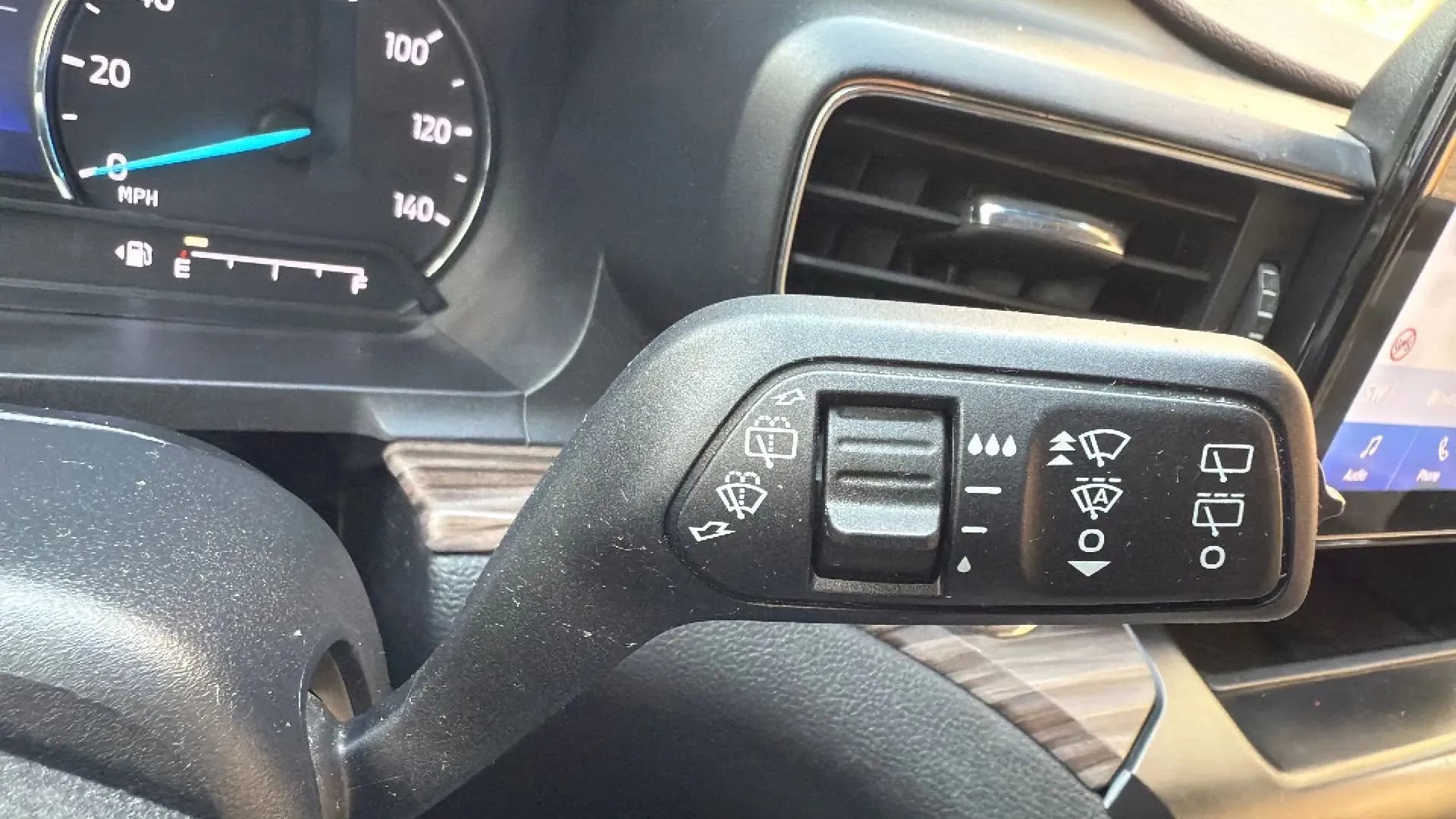 Used 2020 Ford Explorer Limited image 14