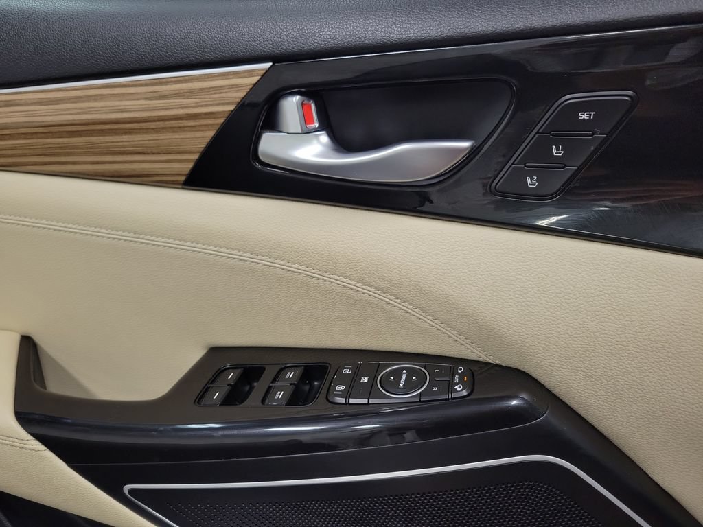 Used 2017 Kia Cadenza Technology FWD image 29