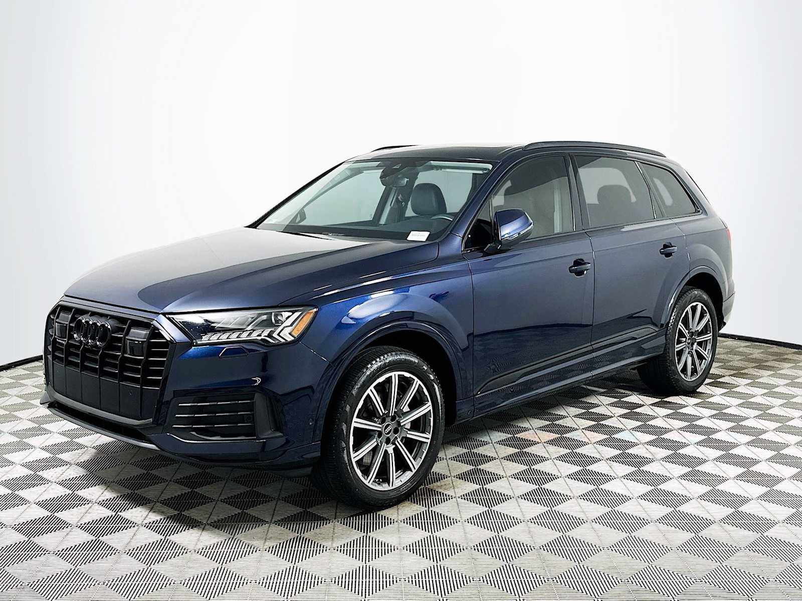 Certified 2023 Audi Q7 2.0T Premium Plus AWD/4WD image 3