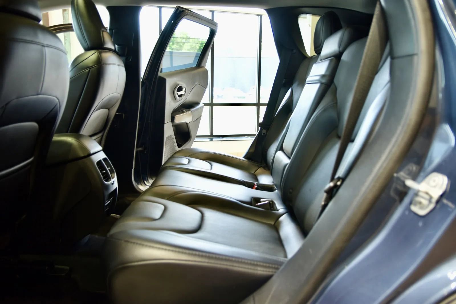 Used 2019 Jeep Cherokee Limited image 19