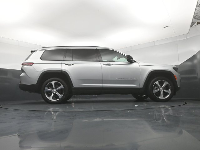 Used 2025 Jeep Grand Cherokee L Limited AWD/4WD image 21