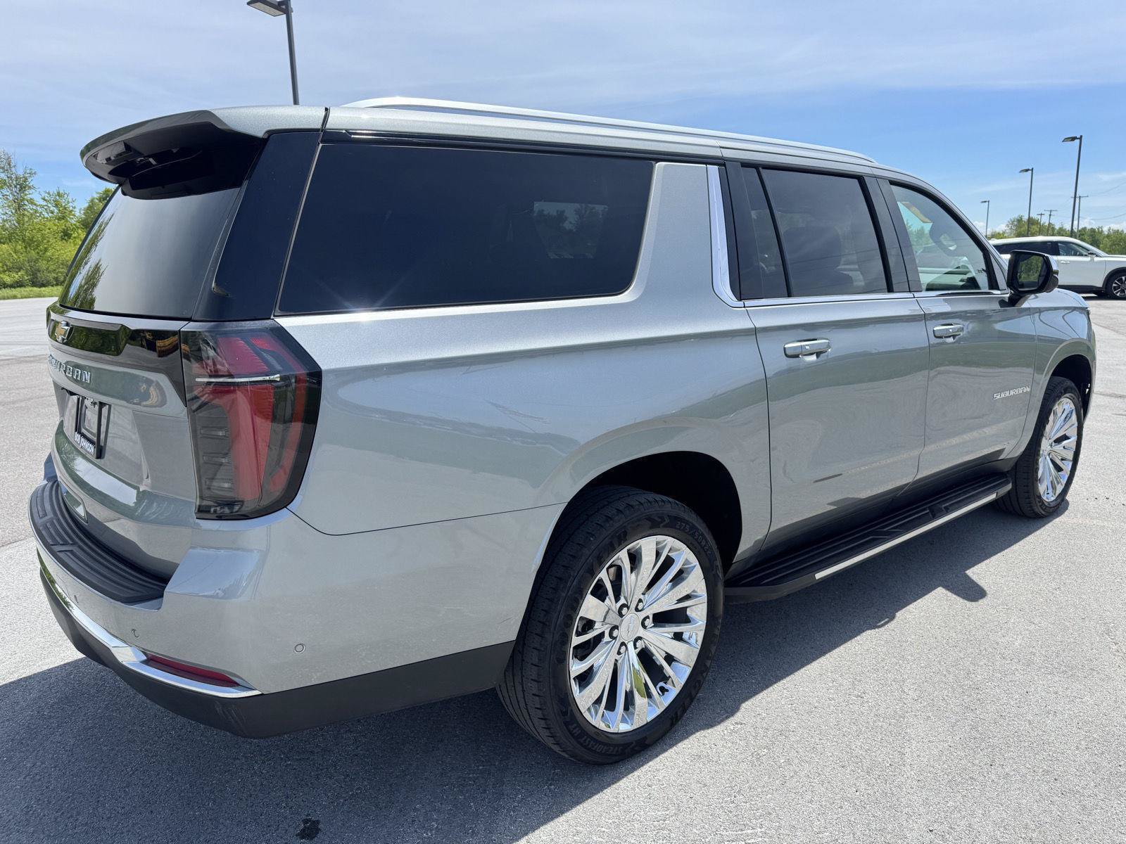 Used 2025 Chevrolet Suburban LS AWD/4WD image 10
