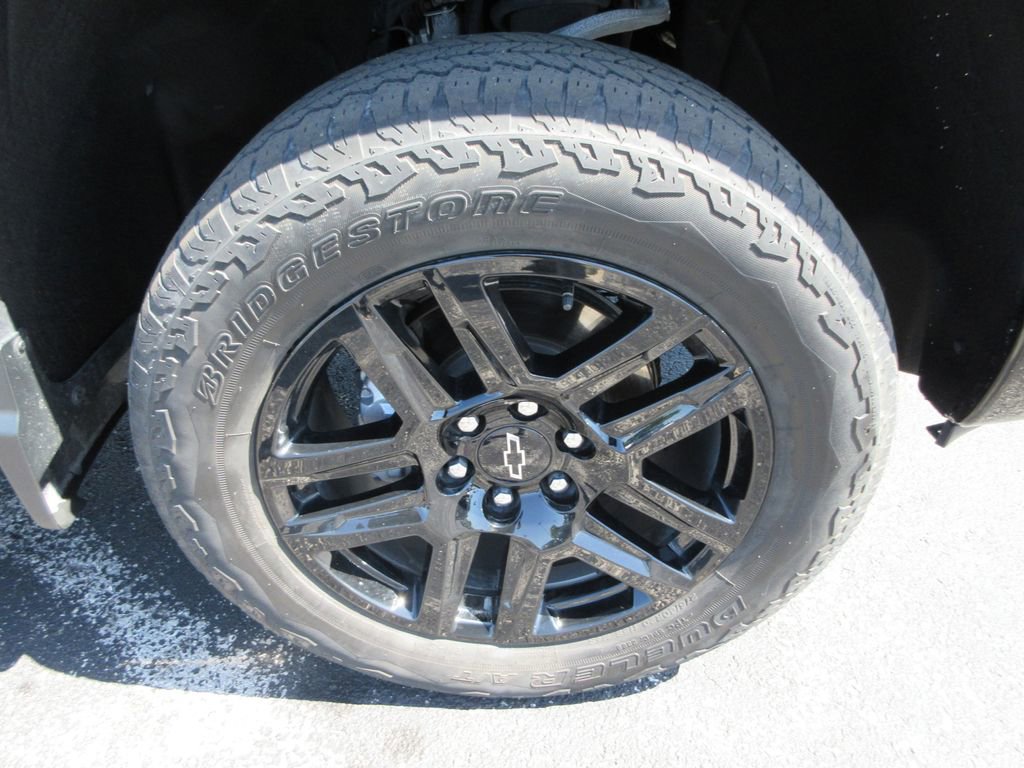 Certified 2024 Chevrolet Silverado 1500 Custom Trail Boss w/ LPO, Dark Essentials Package AWD/4WD image 10