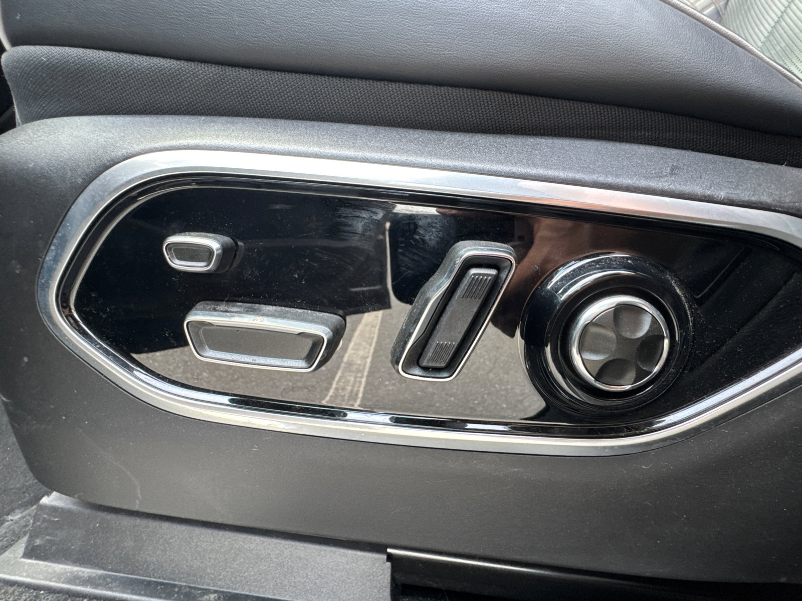 Used 2025 Jeep Grand Cherokee L Summit image 11