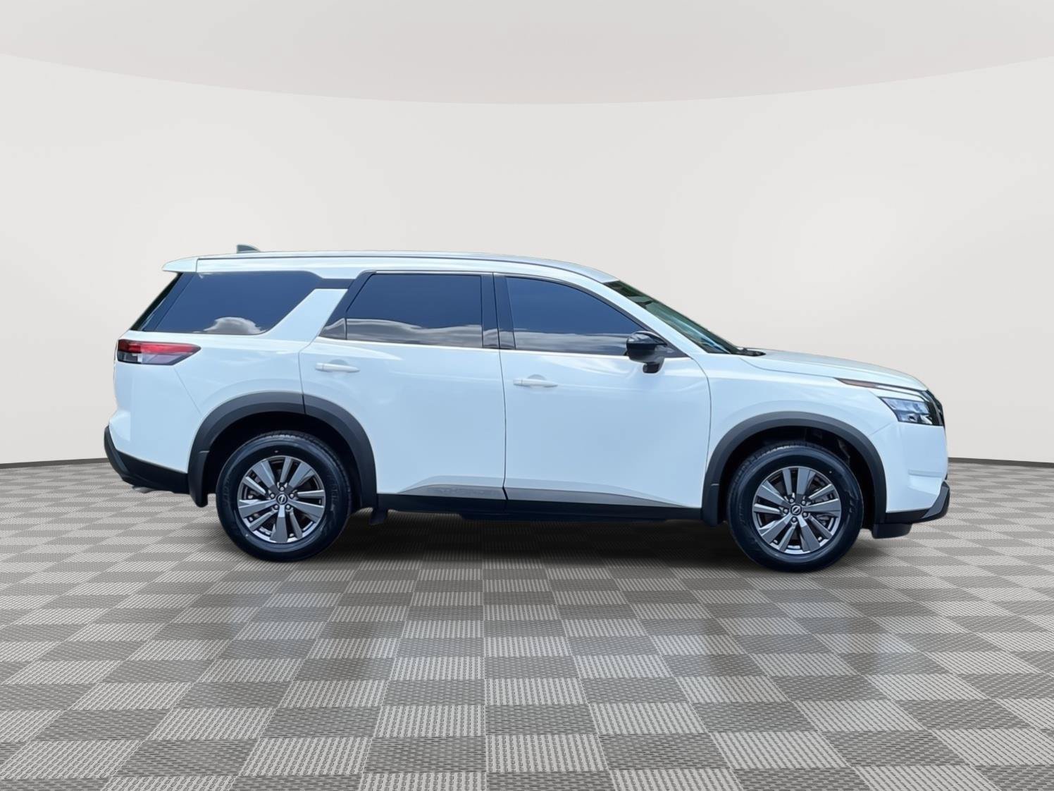 Certified 2025 Nissan Pathfinder S AWD/4WD image 3