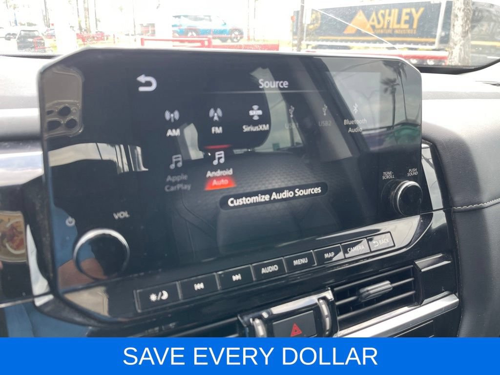 Used 2024 Nissan Pathfinder SL FWD image 9