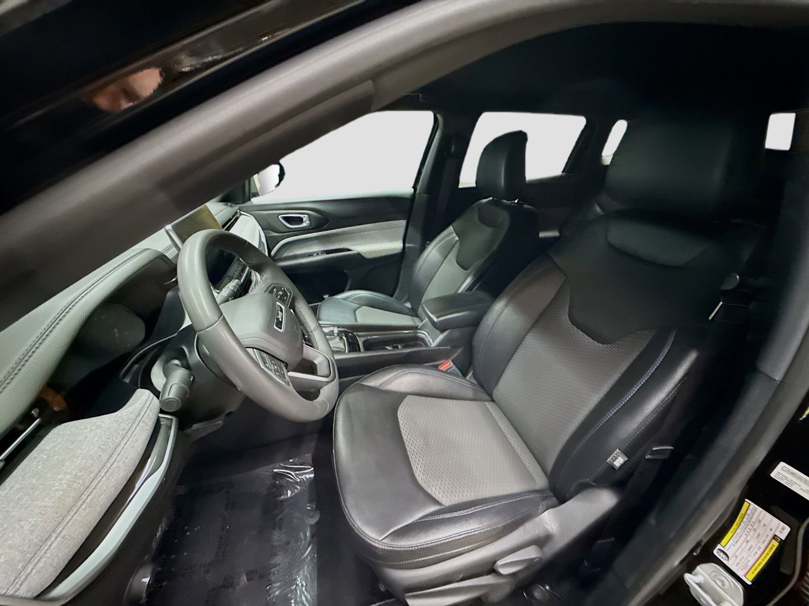 Used 2024 Jeep Compass Latitude image 22