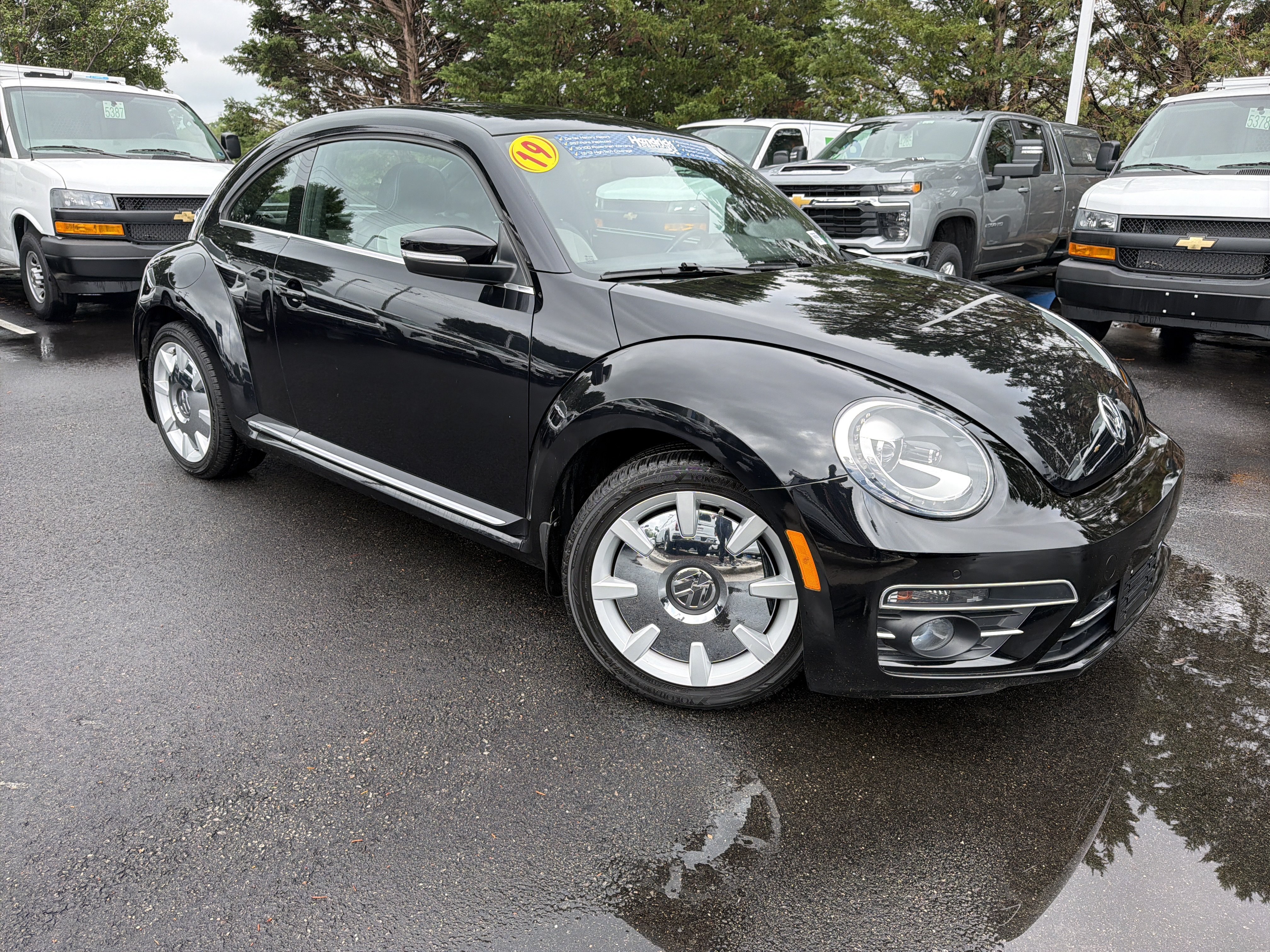 Used 2019 Volkswagen Beetle 2.0T SE w/ SE Premium Package FWD image 2