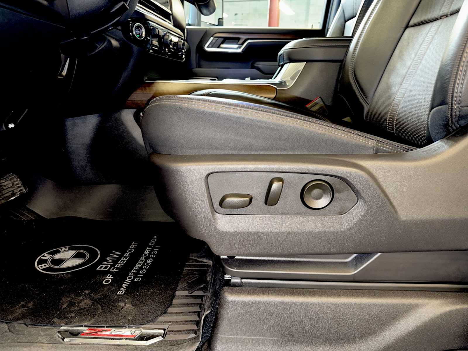 Used 2025 Chevrolet Silverado 2500 High Country w/ High Country Premium Package AWD/4WD image 10