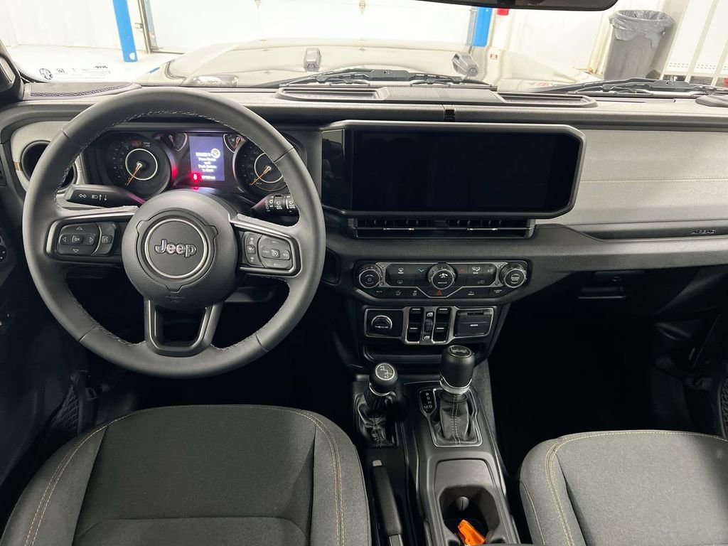 Used 2025 Jeep Wrangler Unlimited Sport AWD/4WD image 10