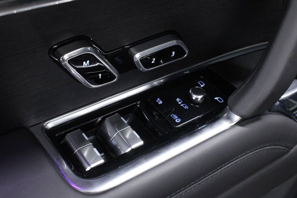 Used 2024 Land Rover Range Rover Autobiography image 17