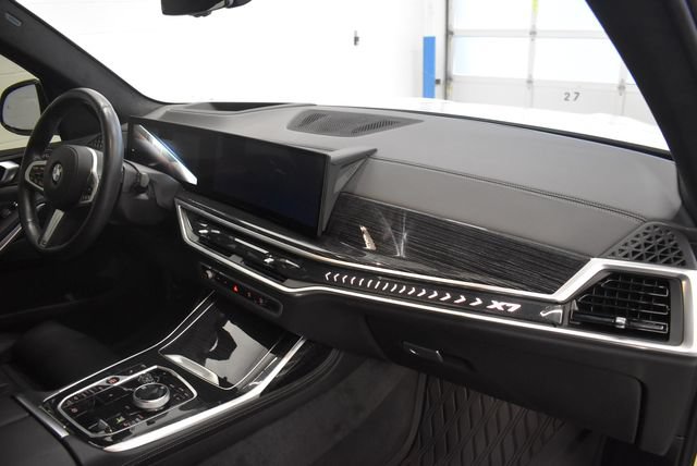 Used 2024 BMW X7 xDrive40i w/ M Sport Package AWD/4WD image 18