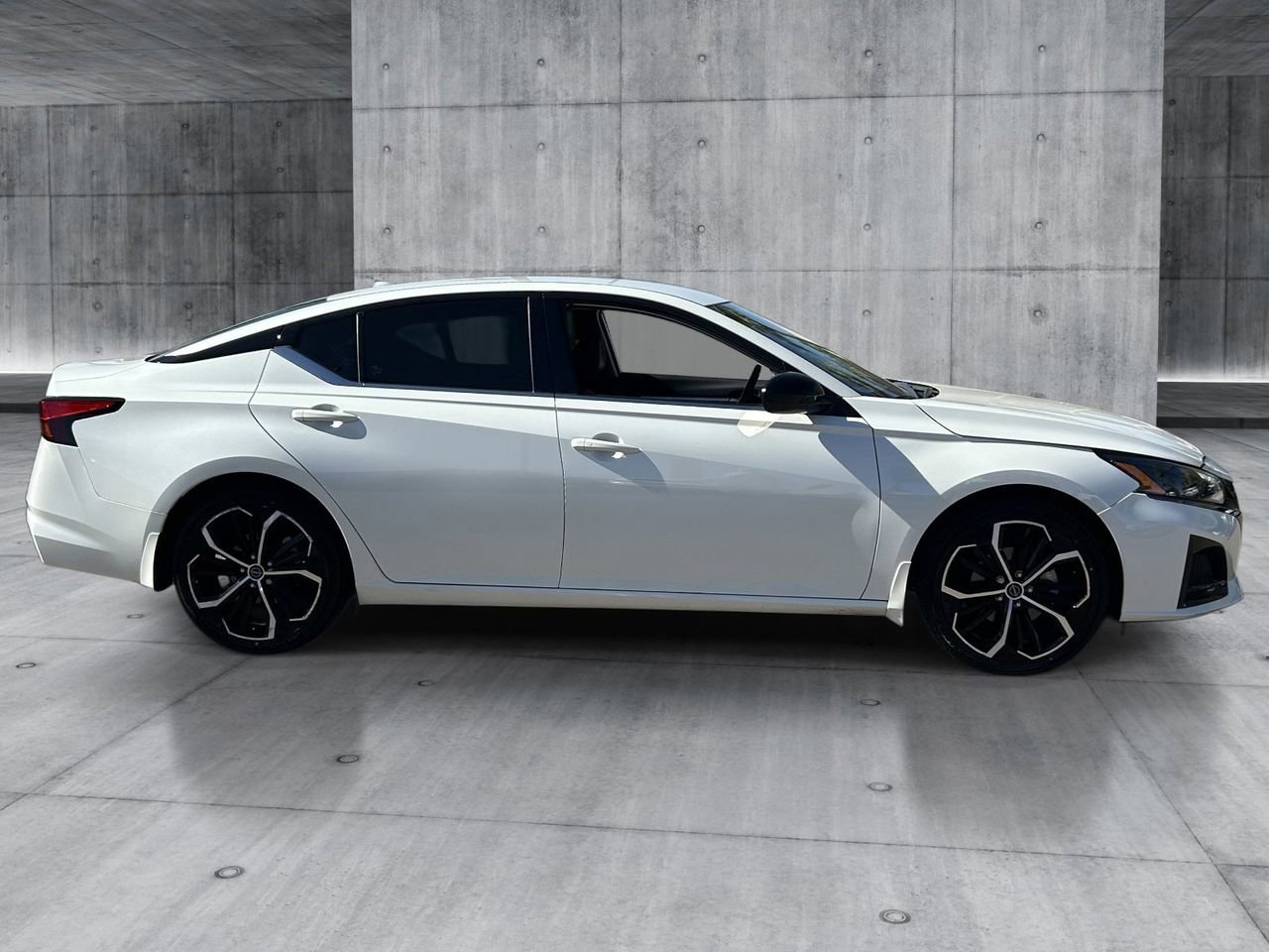 Used 2024 Nissan Altima 2.5 SR FWD image 6