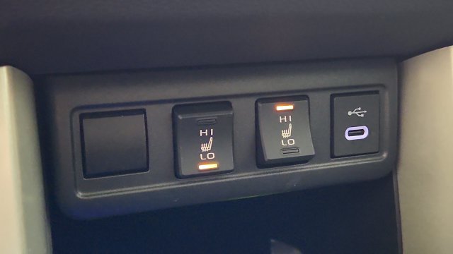 Used 2025 Toyota Corolla Cross XLE w/ Convenience Package FWD image 18
