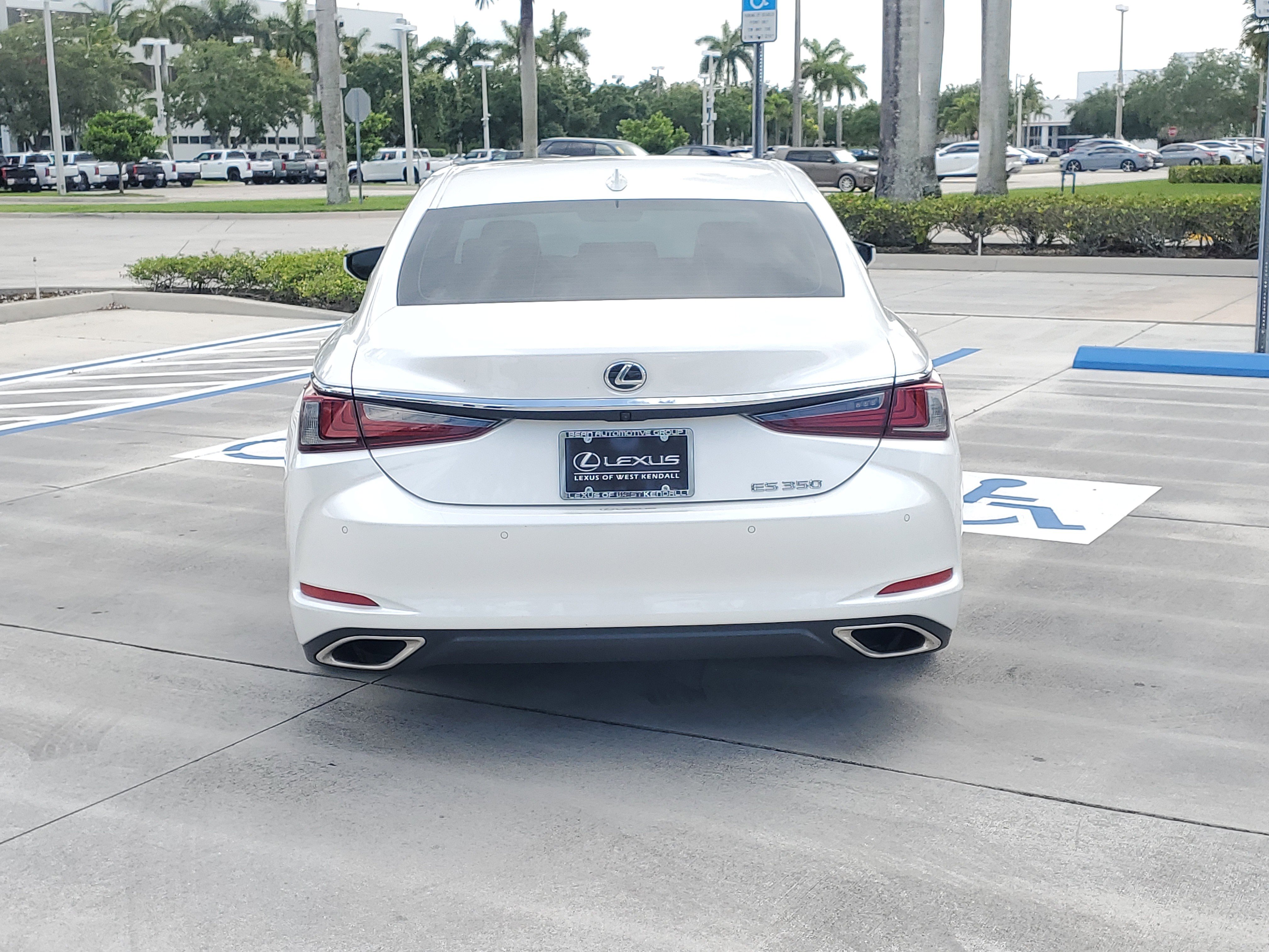 Used 2025 Lexus ES 350 w/ Premium Package FWD image 9