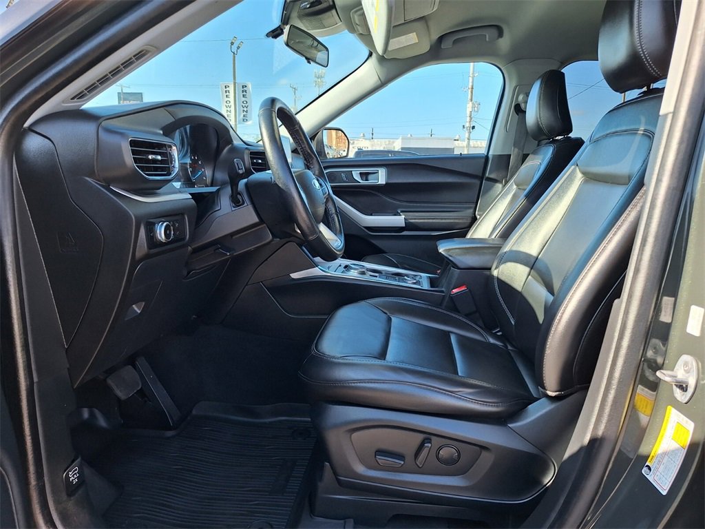 Used 2022 Ford Explorer XLT w/ Equipment Group 202A image 12