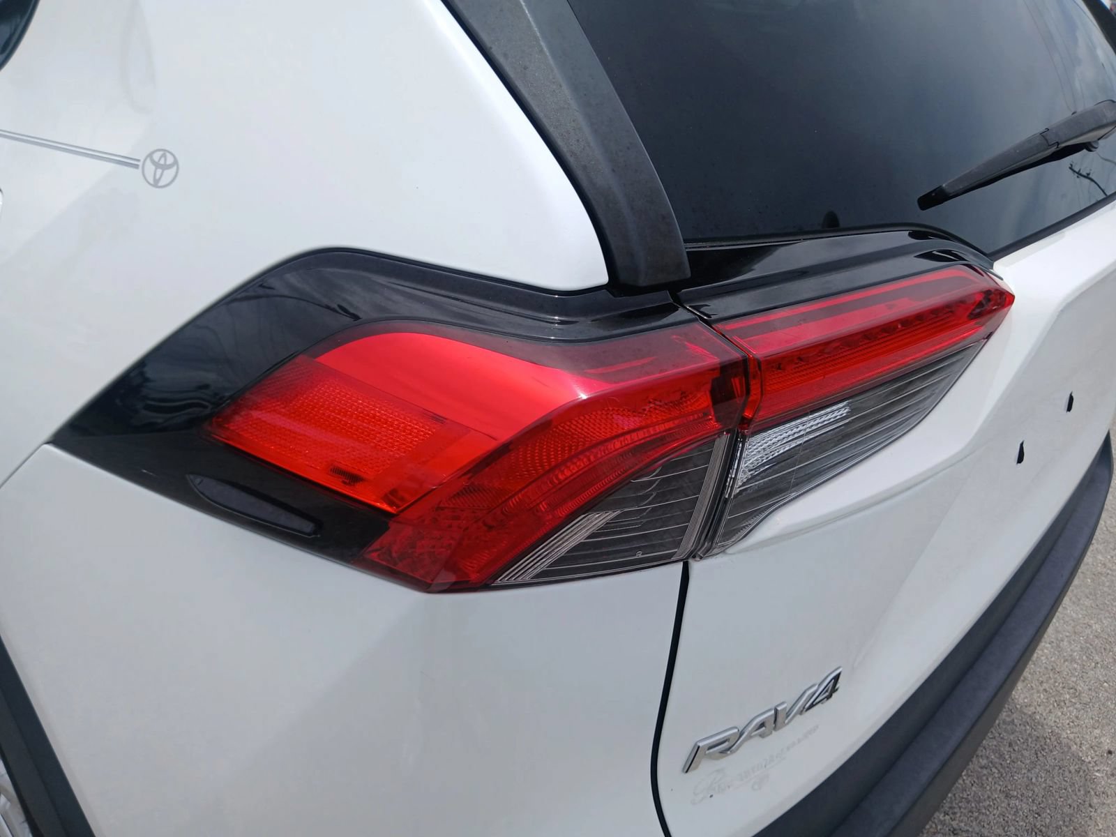 Used 2020 Toyota RAV4 XLE w/ Convenience Package FWD image 14