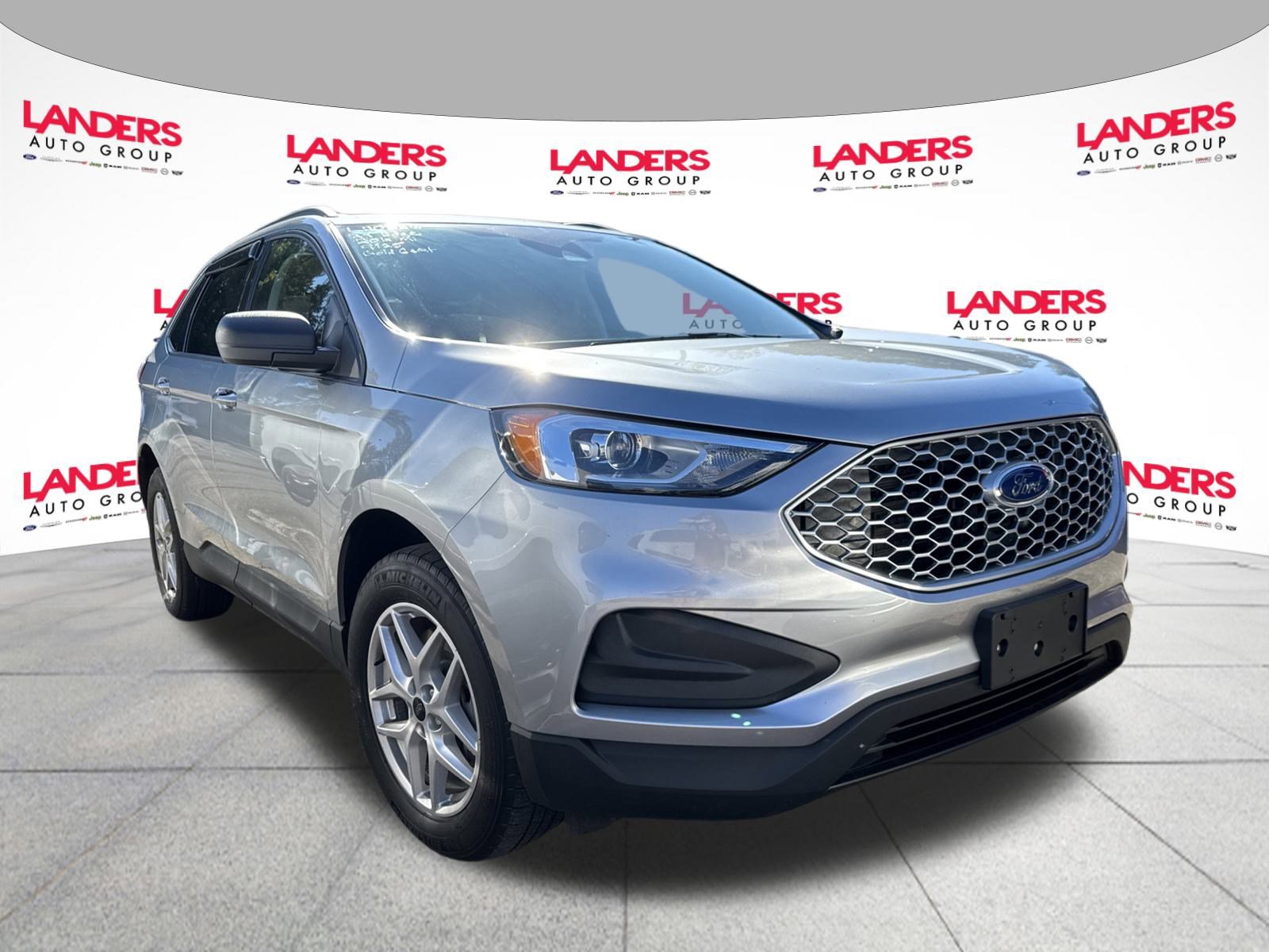 Certified 2024 Ford Edge SE image 2