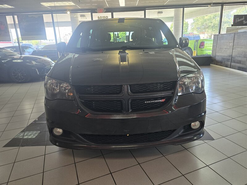 Used 2017 Dodge Grand Caravan SXT w/ Driver Convenience Group FWD image 2