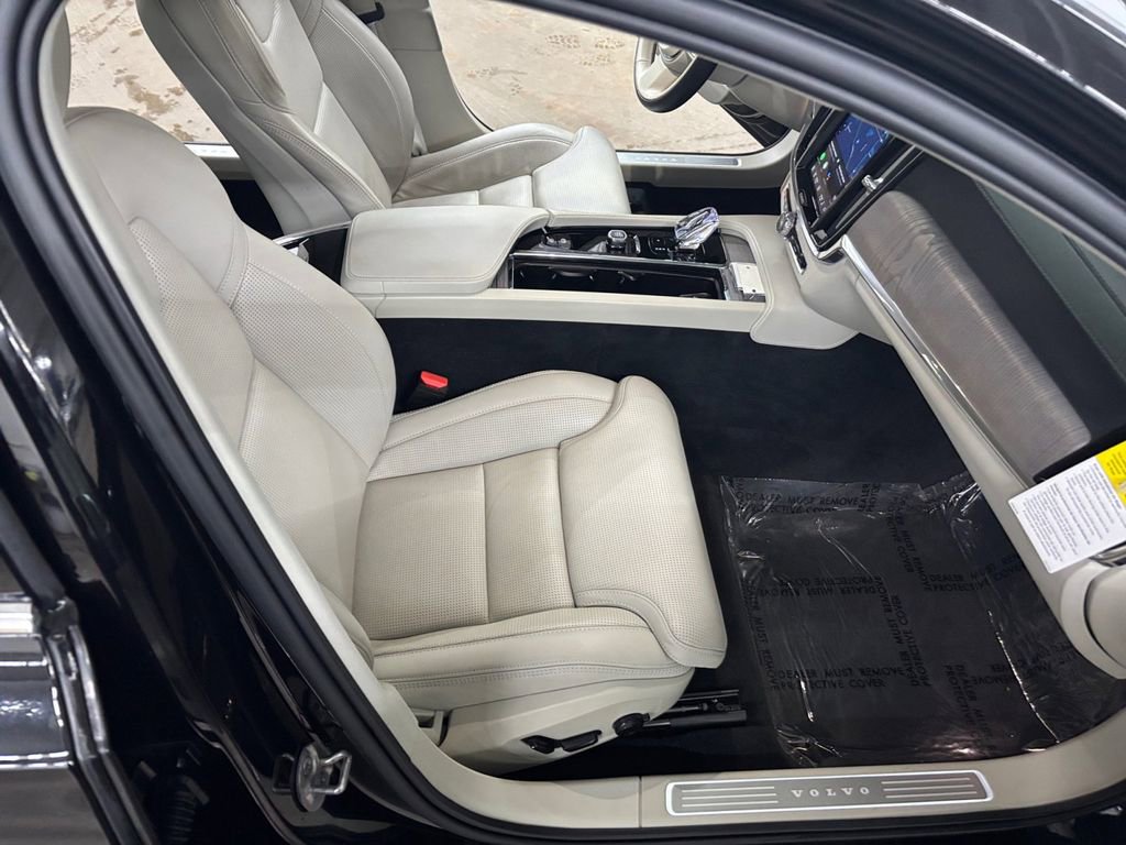 Certified 2025 Volvo S90 B6 Ultra w/ Lounge Package image 19