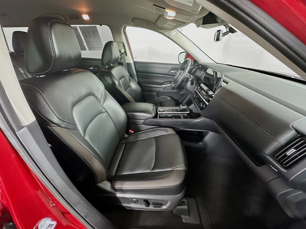 Certified 2023 Nissan Pathfinder SL w/ Black Appearance Package AWD/4WD image 38