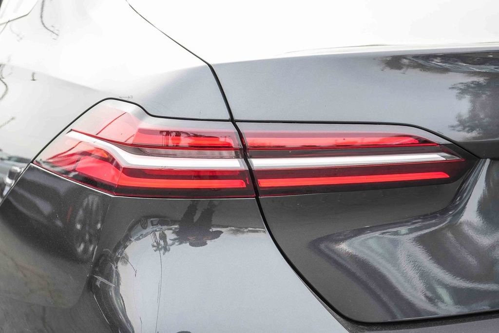 Used 2025 BMW 530i 530i w/ Premium Package image 8