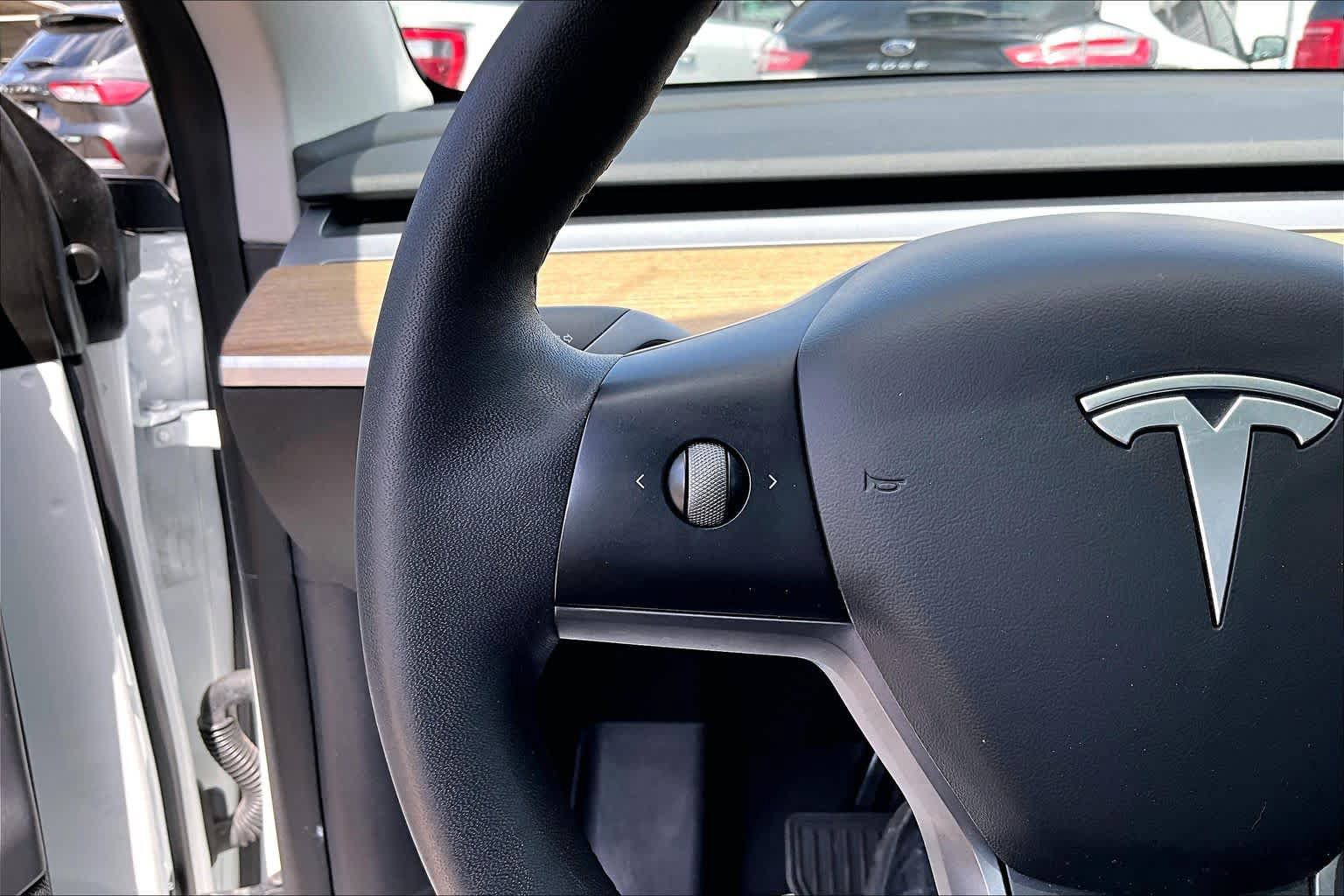 Used 2021 Tesla Model Y Long Range AWD/4WD image 22