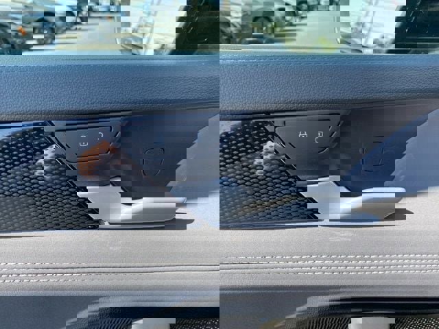 New 2025 Volkswagen Tiguan SE image 23