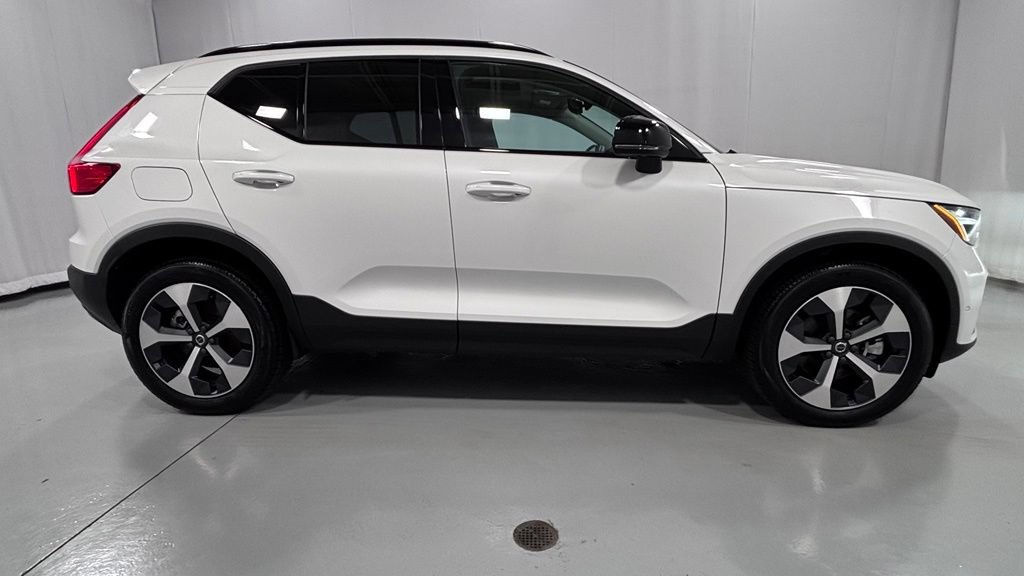 Certified 2026 Volvo XC40 B5 Plus AWD/4WD image 5