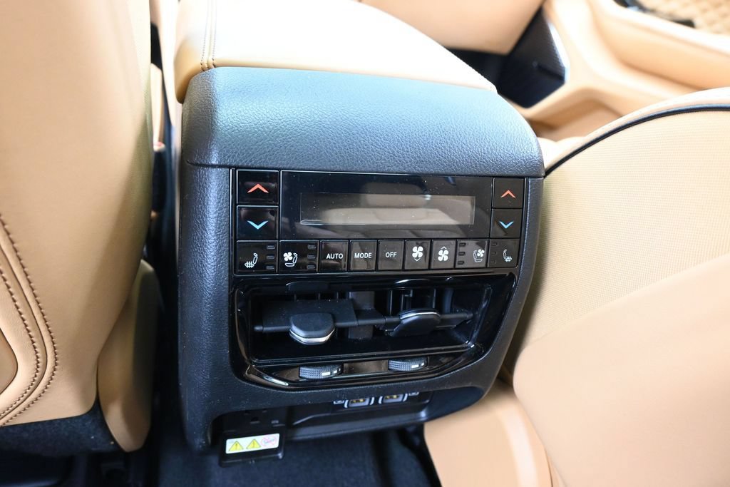 Used 2023 Jeep Grand Cherokee L Summit AWD/4WD image 41