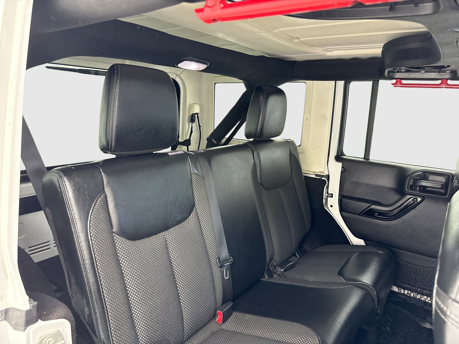 Used 2016 Jeep Wrangler Unlimited Sahara image 42
