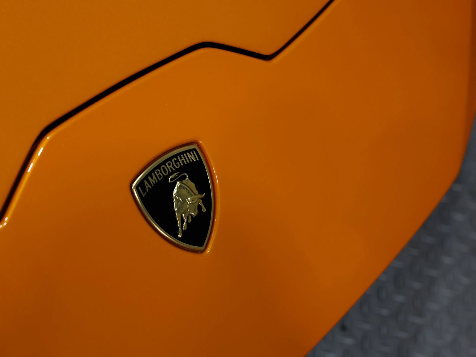Used 2020 Lamborghini Huracan EVO image 16