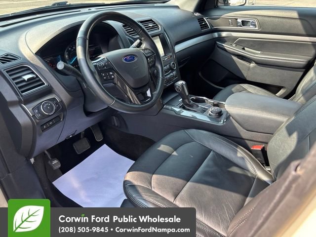 Used 2018 Ford Explorer XLT w/ Equipment Group 202A AWD/4WD image 12