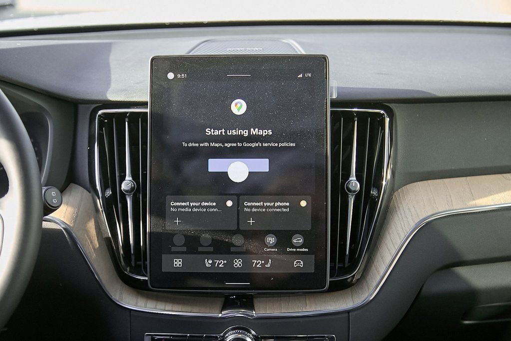 New 2026 Volvo XC60 B5 Plus w/ Climate Package image 27