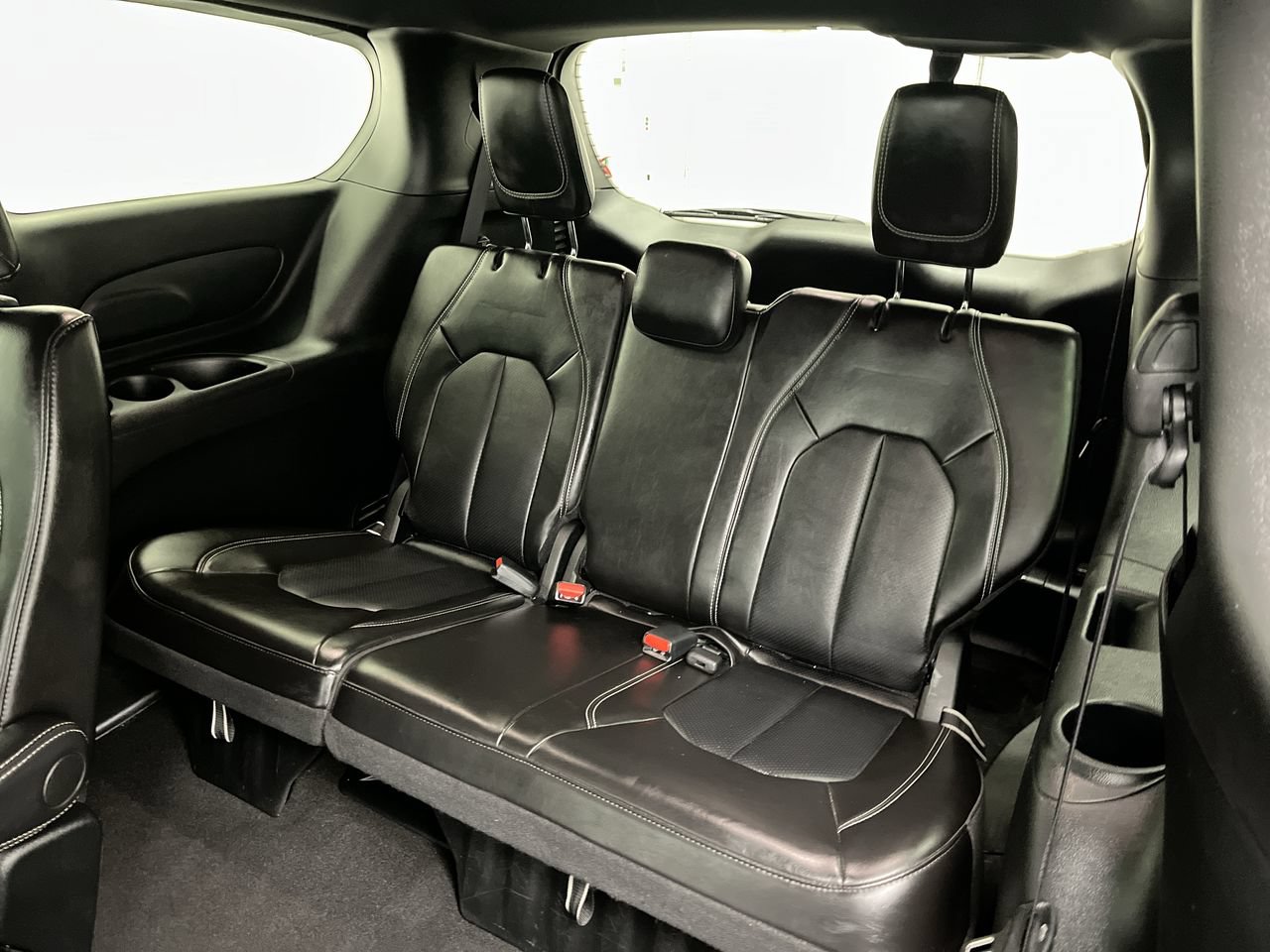 Used 2025 Chrysler Pacifica Select FWD image 13