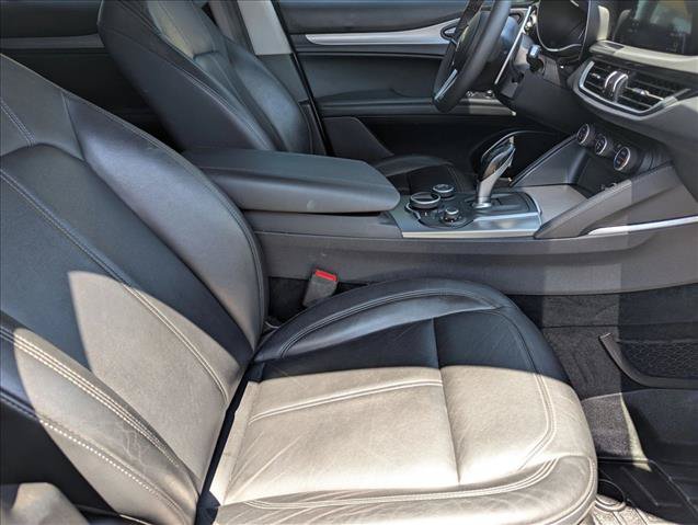 Used 2018 Alfa Romeo Stelvio Sport w/ Quick Order Package 22J Sport AWD/4WD image 21