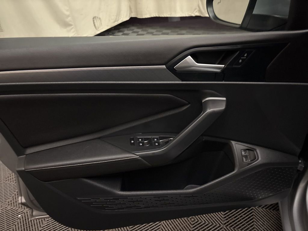 Used 2024 Volkswagen Jetta SE image 10