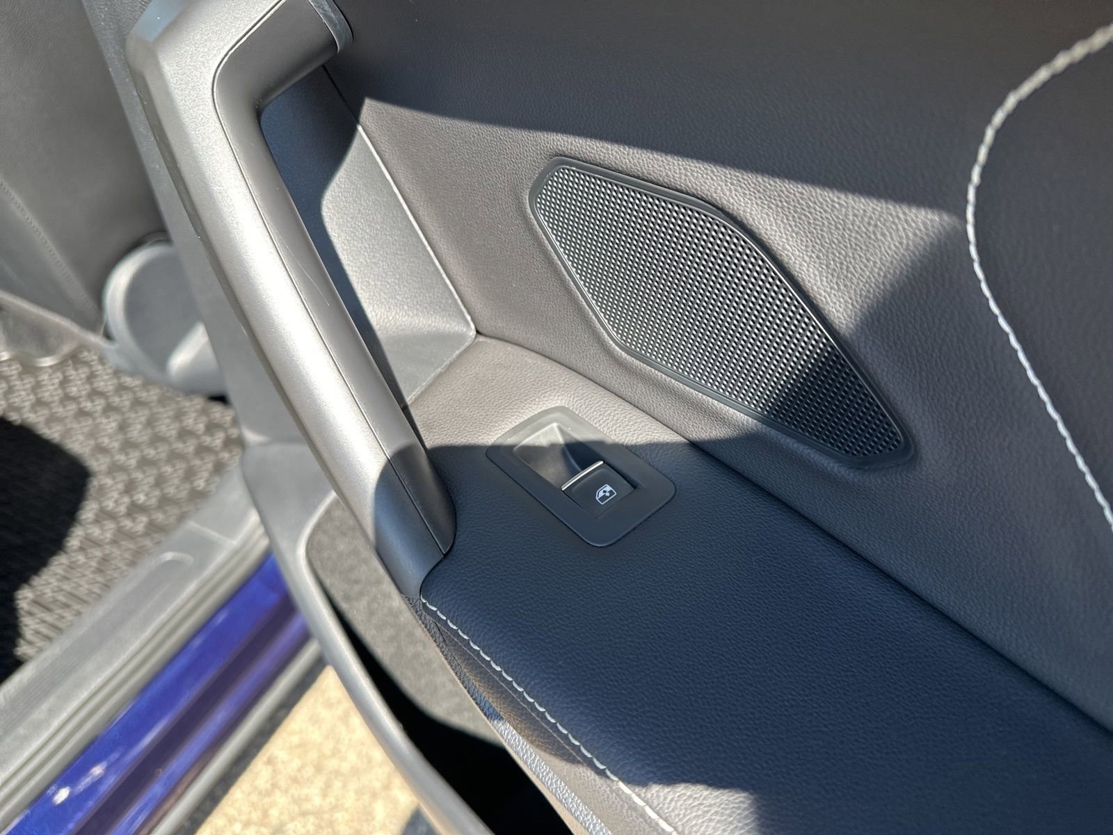 Certified 2022 Volkswagen Tiguan SEL R-Line image 40