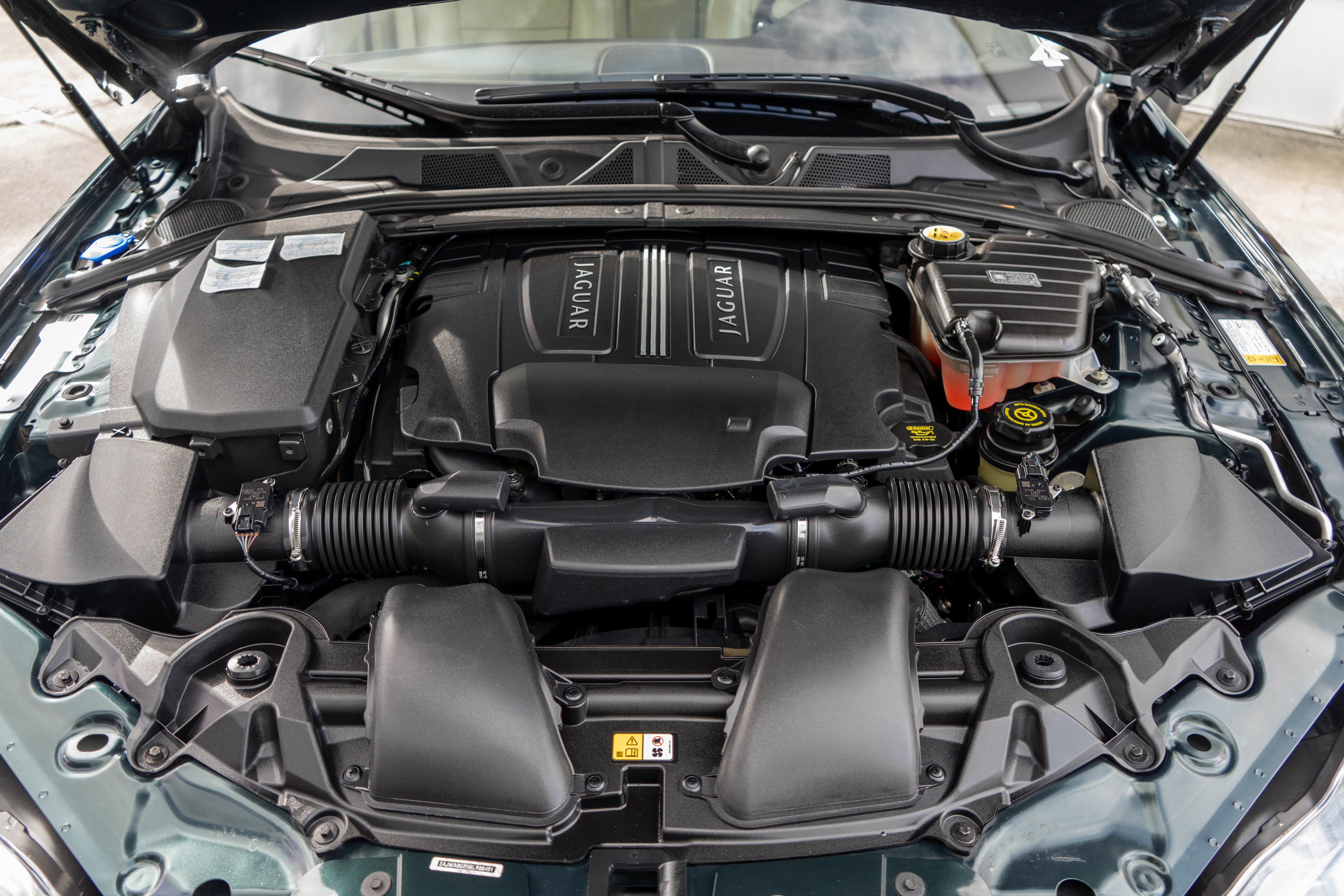 Used 2011 Jaguar XF Portfolio image 36