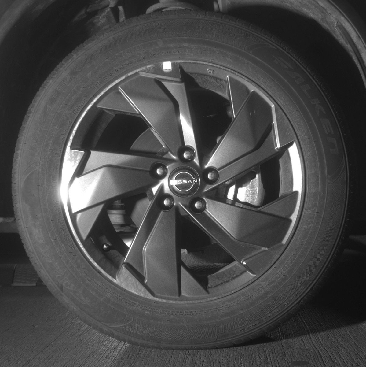 Used 2025 Nissan Rogue SV FWD image 13