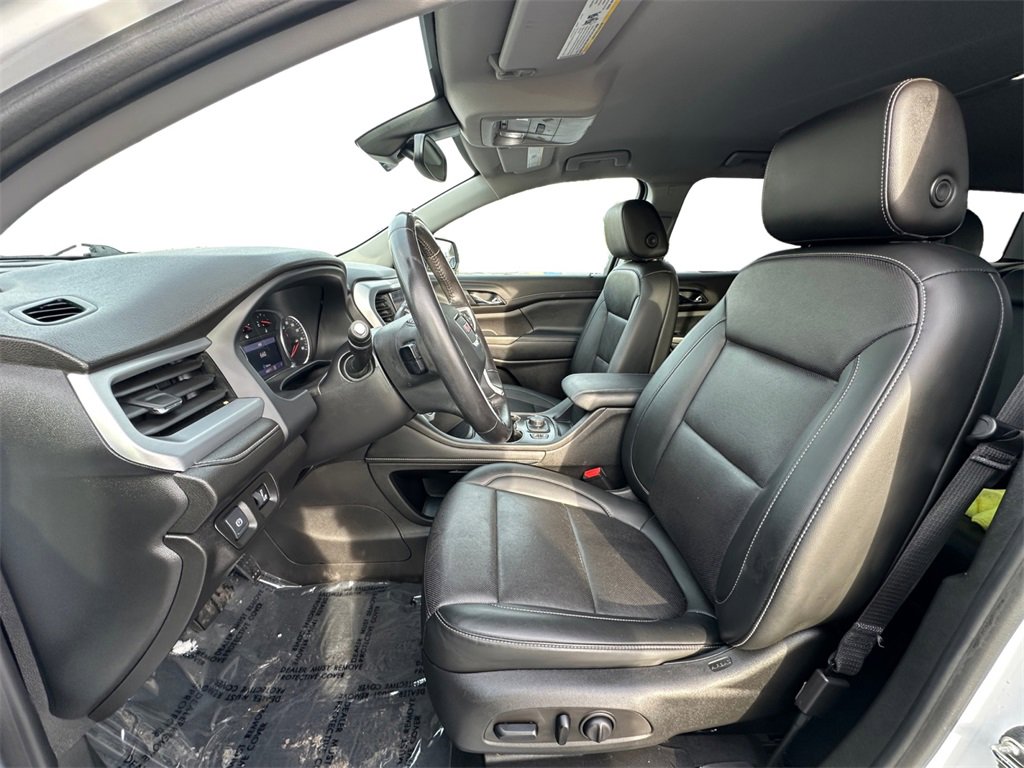 Used 2022 GMC Acadia SLT w/ LPO, Floor Liner Package image 9