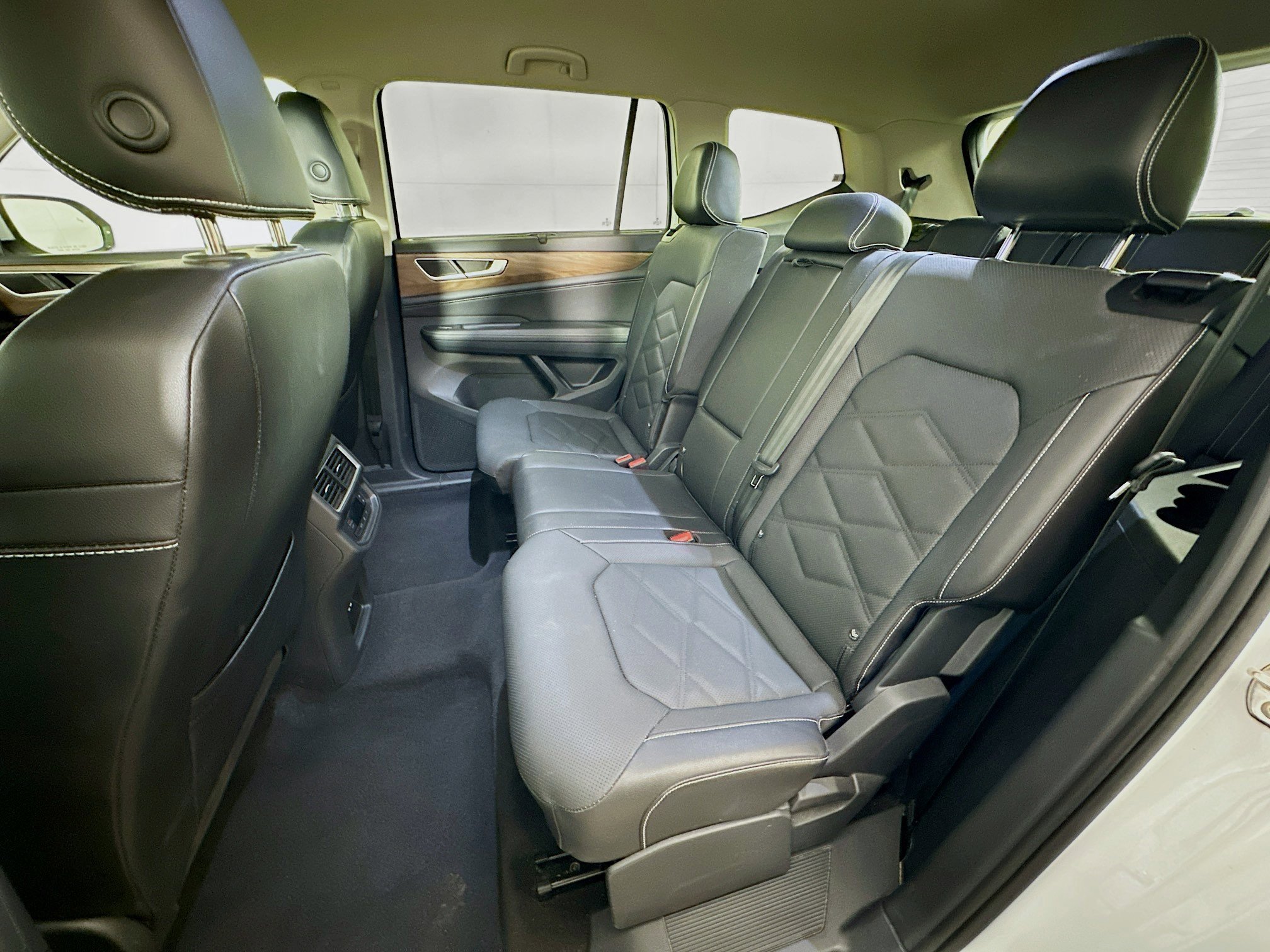 Used 2025 Volkswagen Atlas SE image 27