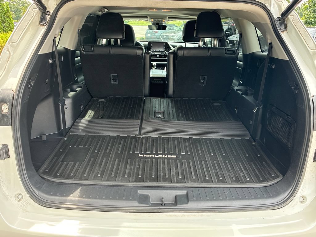 Used 2021 Toyota Highlander XLE AWD/4WD image 31