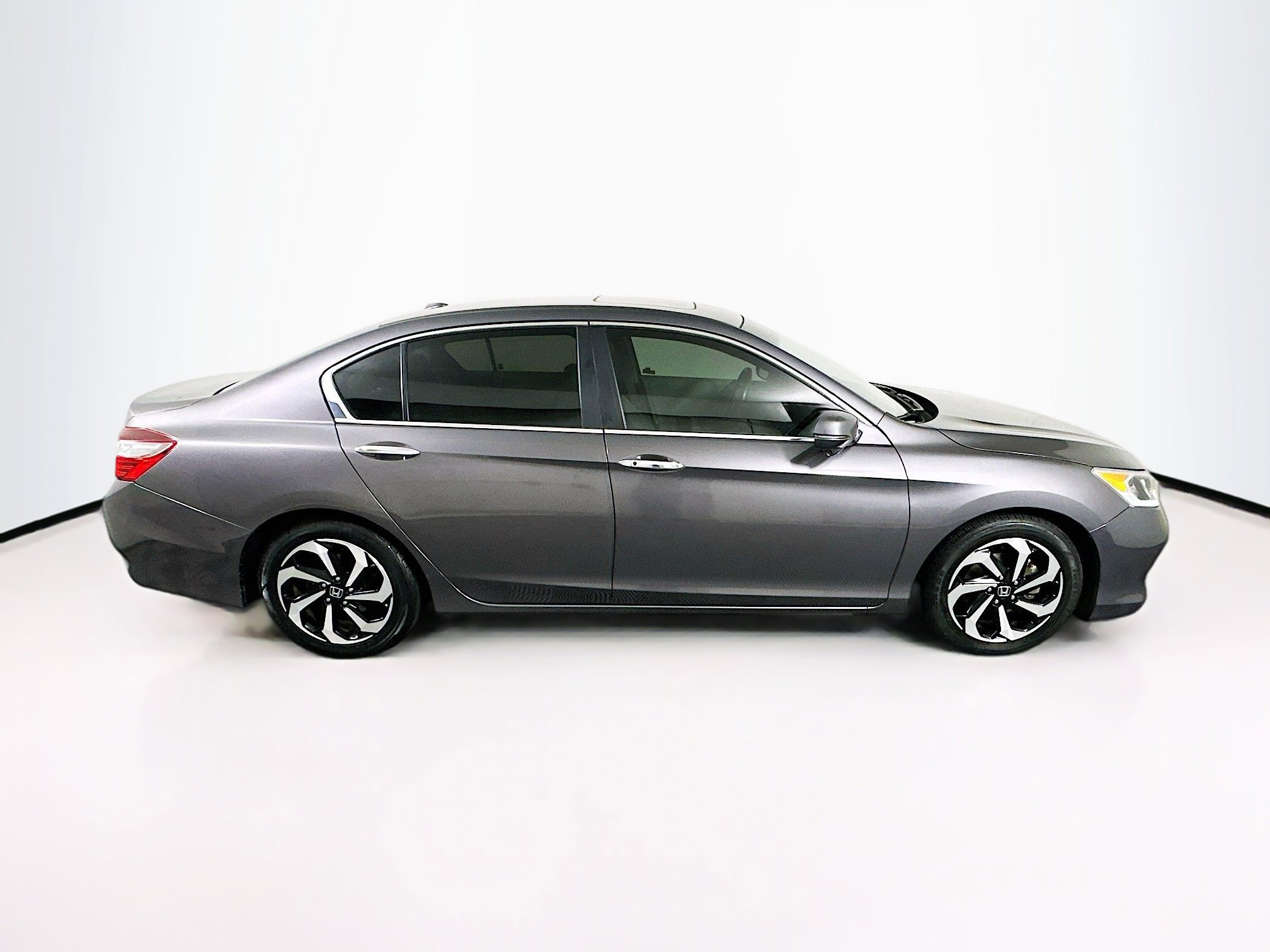 Used 2017 Honda Accord EX-L image 10