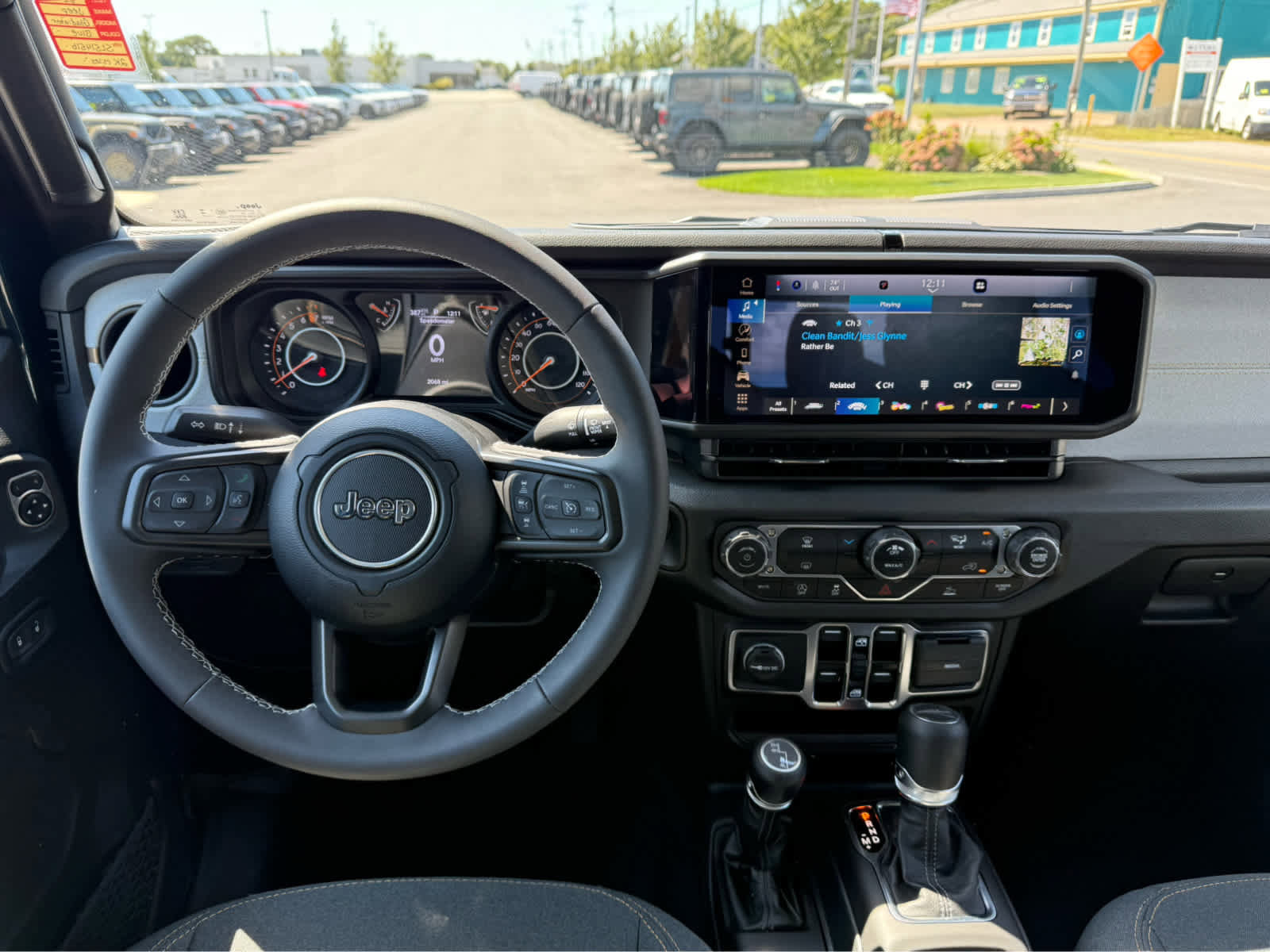 Used 2025 Jeep Gladiator Sport image 14