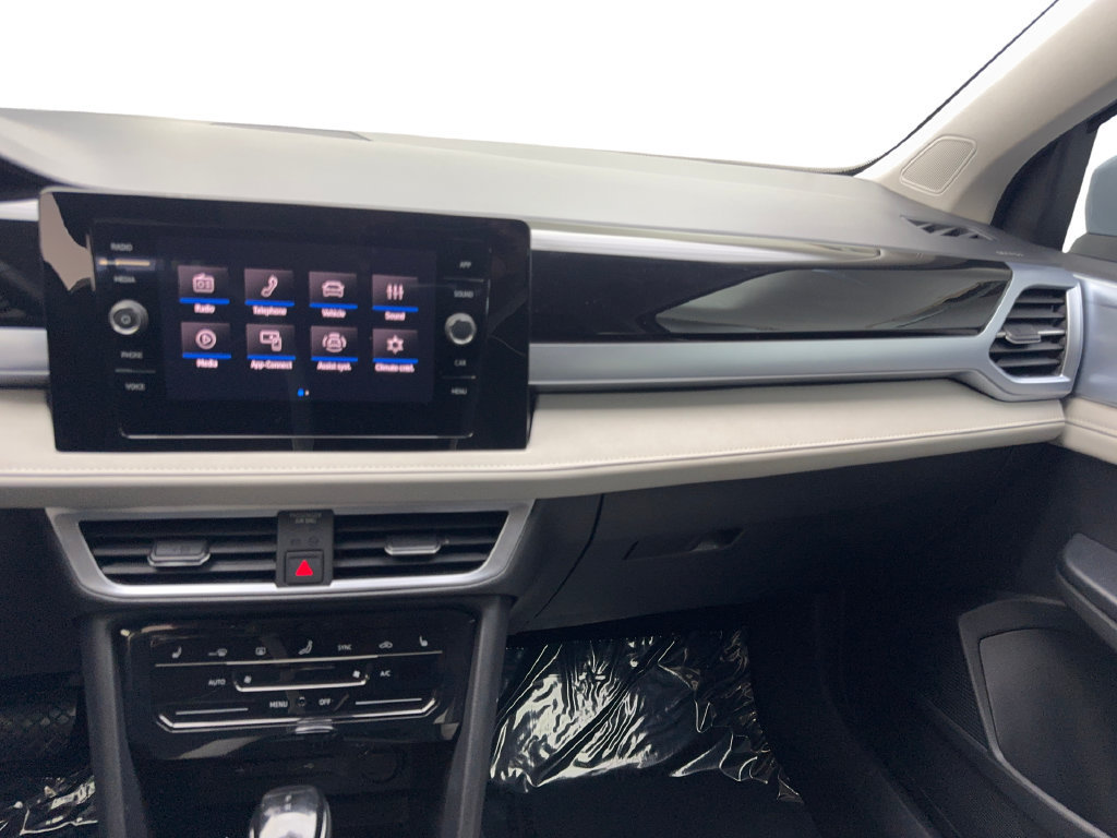 Used 2025 Volkswagen Taos SE FWD image 57