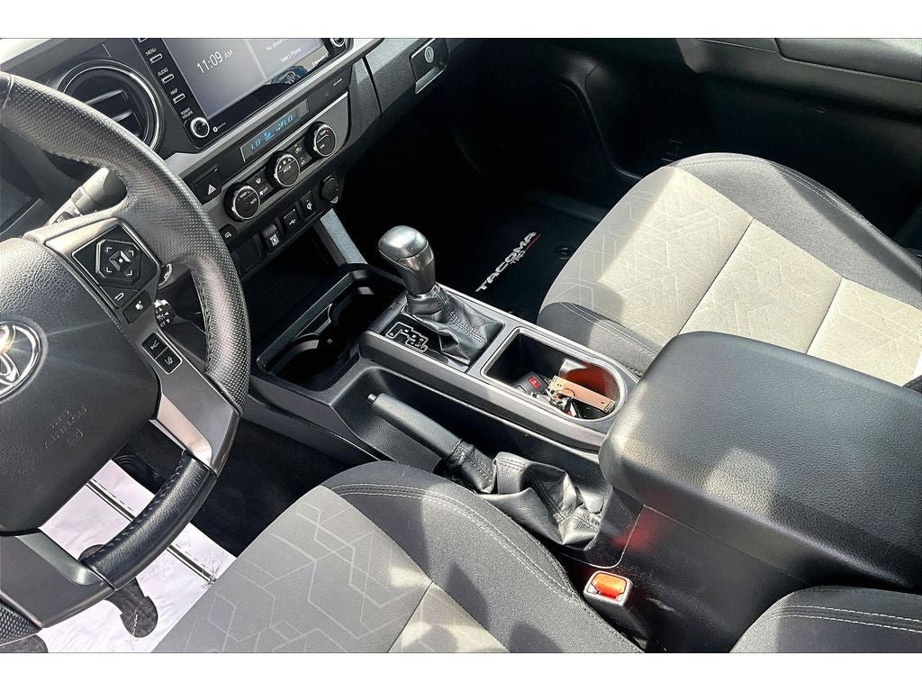 Used 2022 Toyota Tacoma TRD Off-Road AWD/4WD image 15