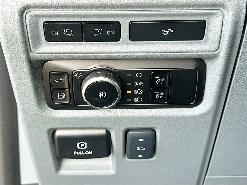 Used 2024 Ford F150 Lariat image 10