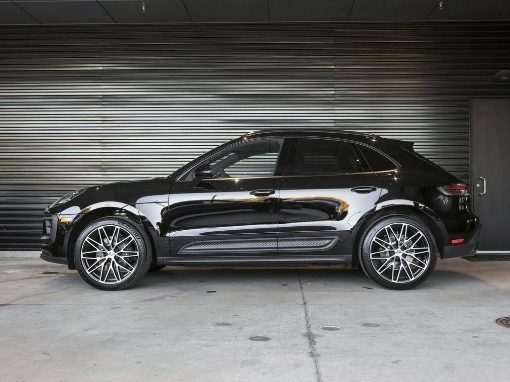 Certified 2026 Porsche Macan AWD/4WD image 2